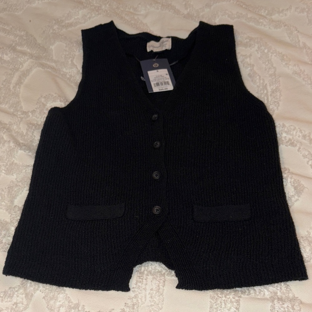 Universal Thread Black Textured Knit Vest